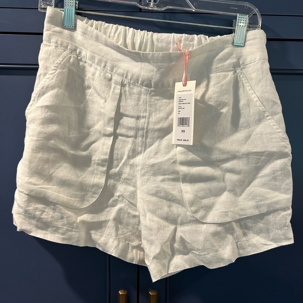 NWT. Vineyard Vines linen shorts